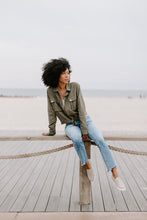 Load image into Gallery viewer, Cindy Jeans With Destroyed Hem