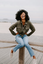 Load image into Gallery viewer, Cindy Jeans With Destroyed Hem