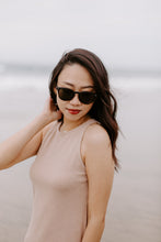 Load image into Gallery viewer, Bandwagon Sunglasses in Black Tort