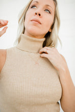 Load image into Gallery viewer, Crescent Necklace