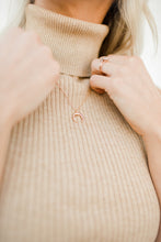 Load image into Gallery viewer, Crescent Necklace