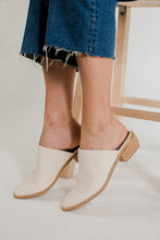 Load image into Gallery viewer, Going Somewhere Snakeprint Mule