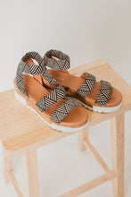 Load image into Gallery viewer, Jump Right In Platform Sandal