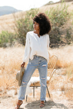 Load image into Gallery viewer, High Waisted Light Wash Denim Jeans