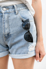 Load image into Gallery viewer, Cat Eye Sunglasses in Black