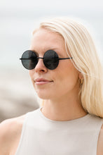 Load image into Gallery viewer, Retro Round Sunglasses